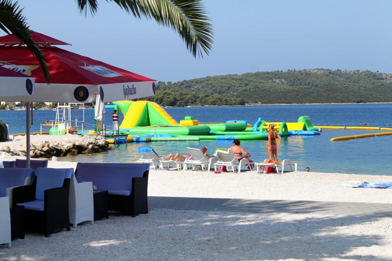 Seaside Apartments With A Swimming Pool Okrug Gornji, Ciovo - 11374 โตรกีร์ ภายนอก รูปภาพ