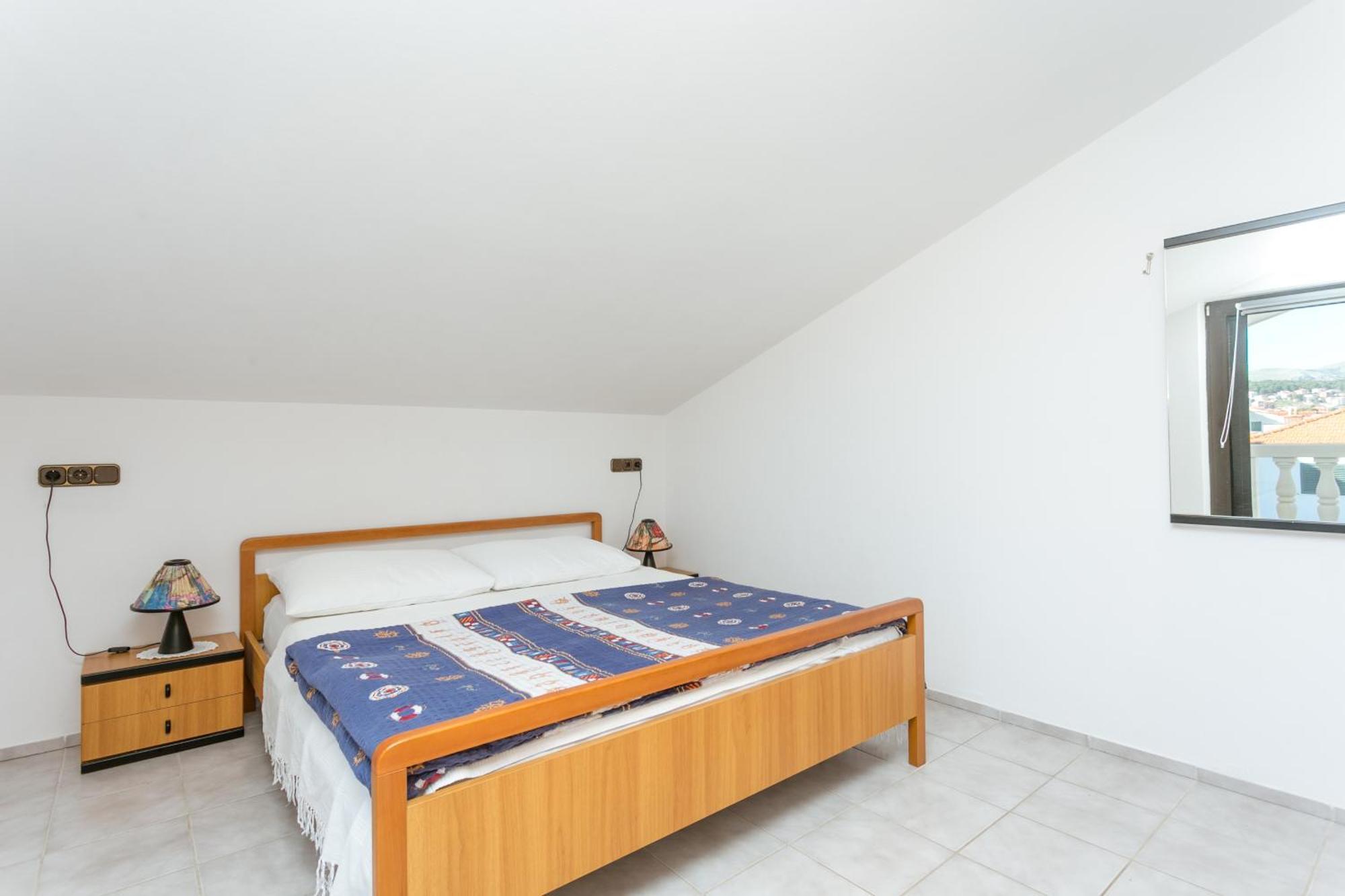 Seaside Apartments With A Swimming Pool Okrug Gornji, Ciovo - 11374 โตรกีร์ ห้อง รูปภาพ