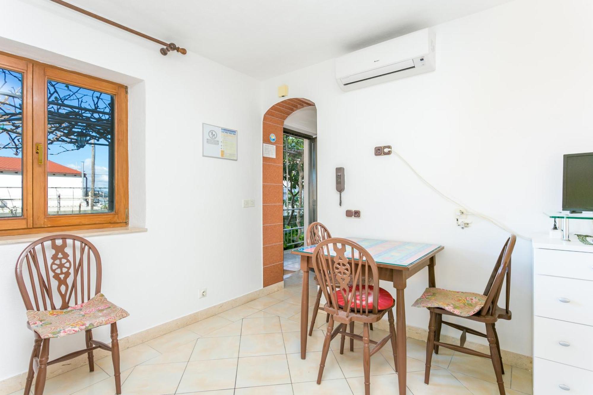 Seaside Apartments With A Swimming Pool Okrug Gornji, Ciovo - 11374 โตรกีร์ ภายนอก รูปภาพ