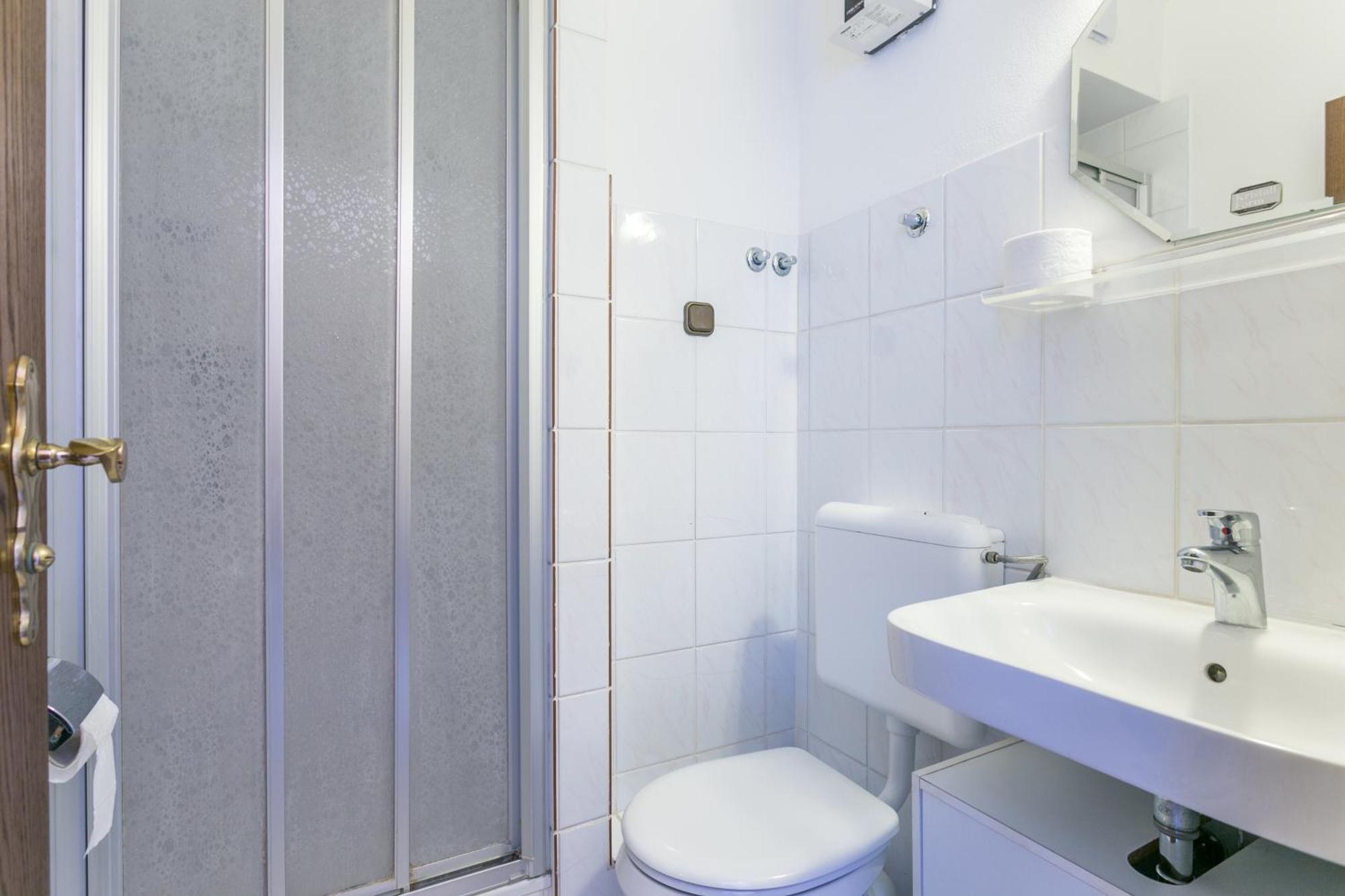 Seaside Apartments With A Swimming Pool Okrug Gornji, Ciovo - 11374 โตรกีร์ ภายนอก รูปภาพ