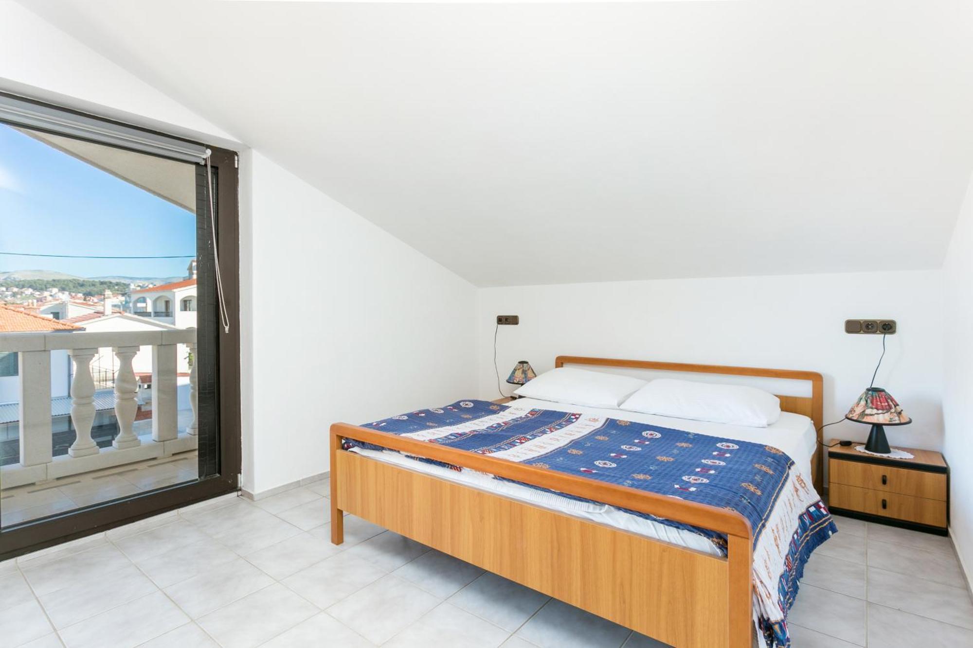 Seaside Apartments With A Swimming Pool Okrug Gornji, Ciovo - 11374 โตรกีร์ ภายนอก รูปภาพ