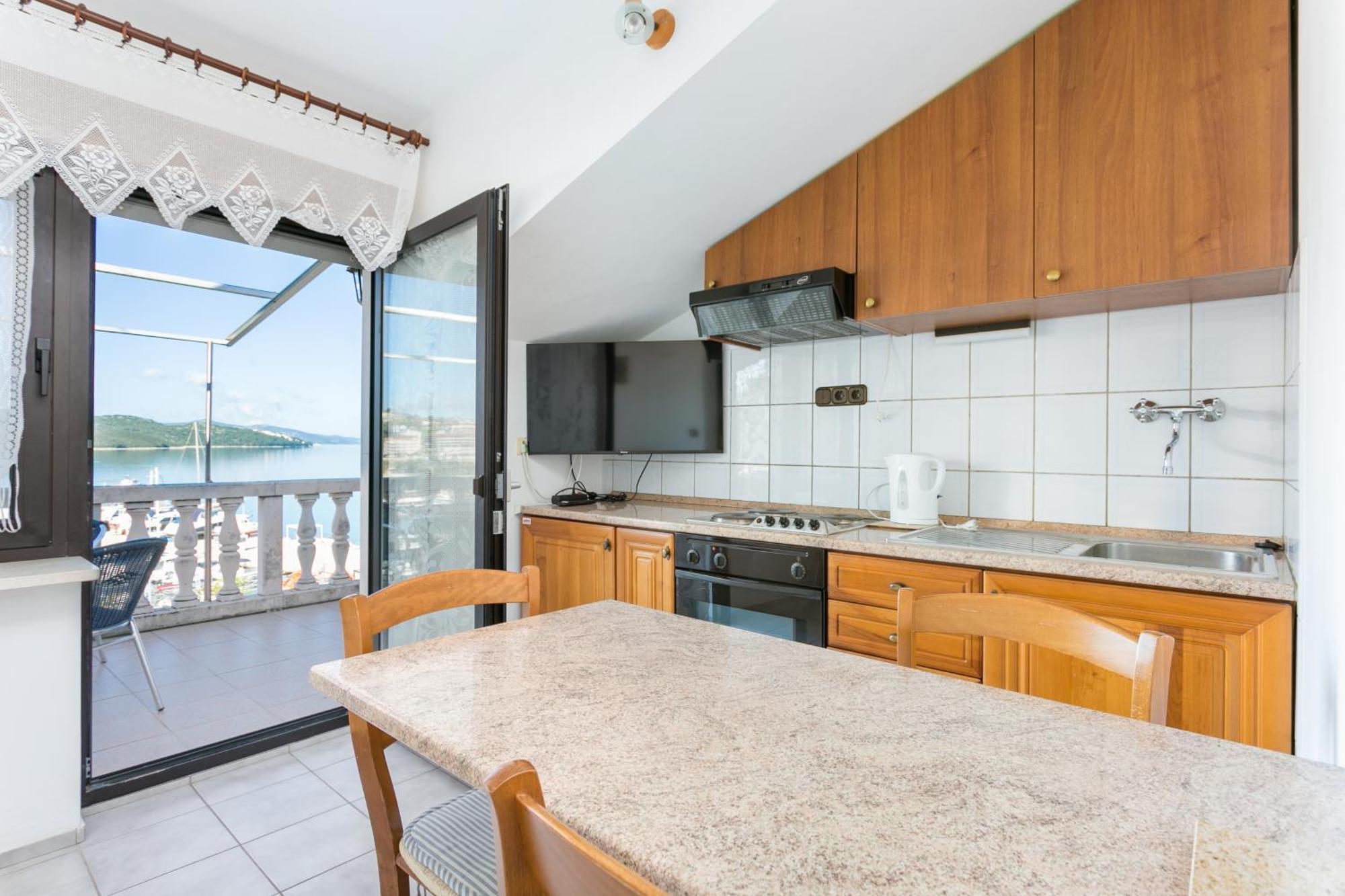 Seaside Apartments With A Swimming Pool Okrug Gornji, Ciovo - 11374 โตรกีร์ ภายนอก รูปภาพ