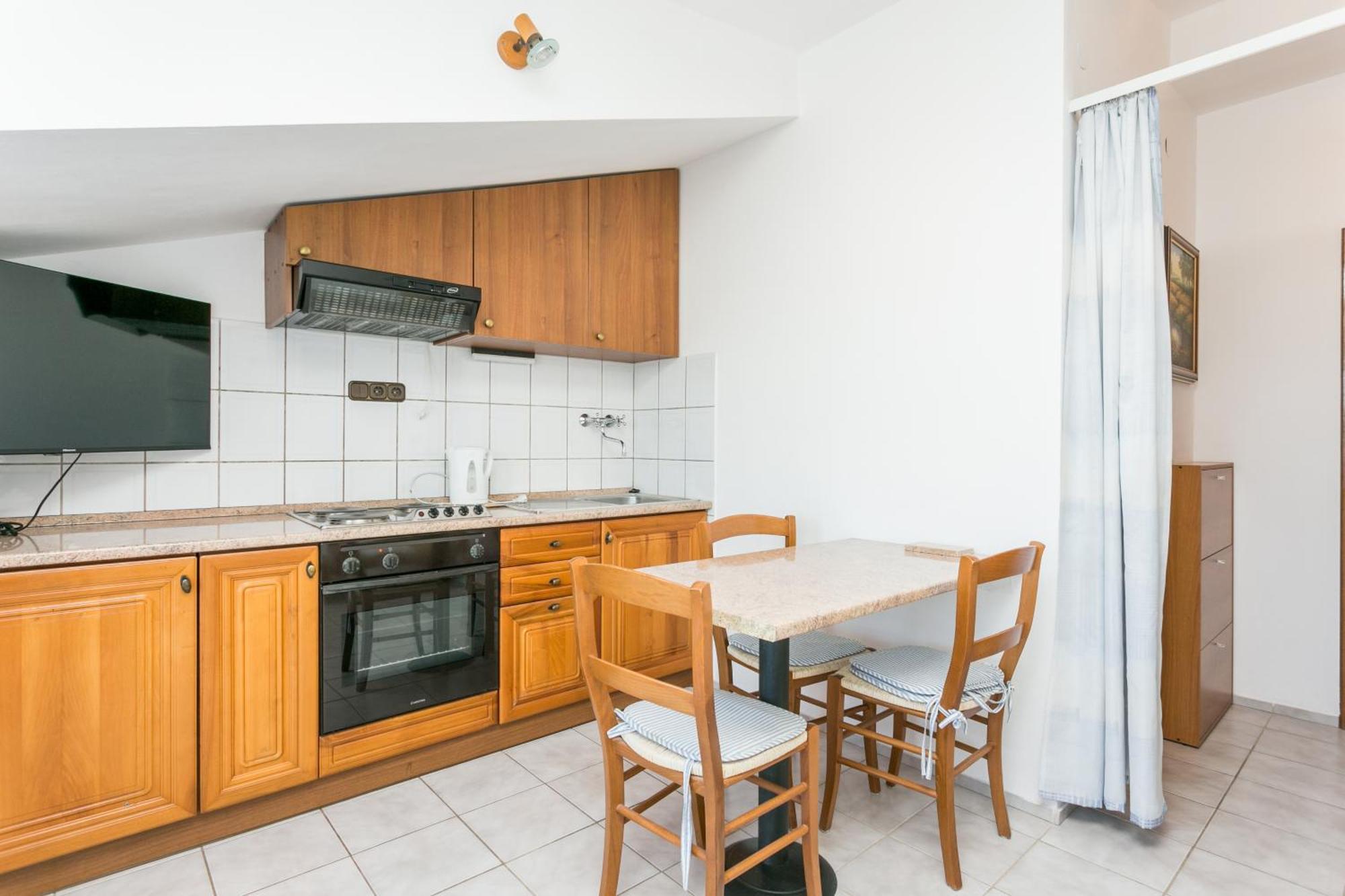 Seaside Apartments With A Swimming Pool Okrug Gornji, Ciovo - 11374 โตรกีร์ ภายนอก รูปภาพ