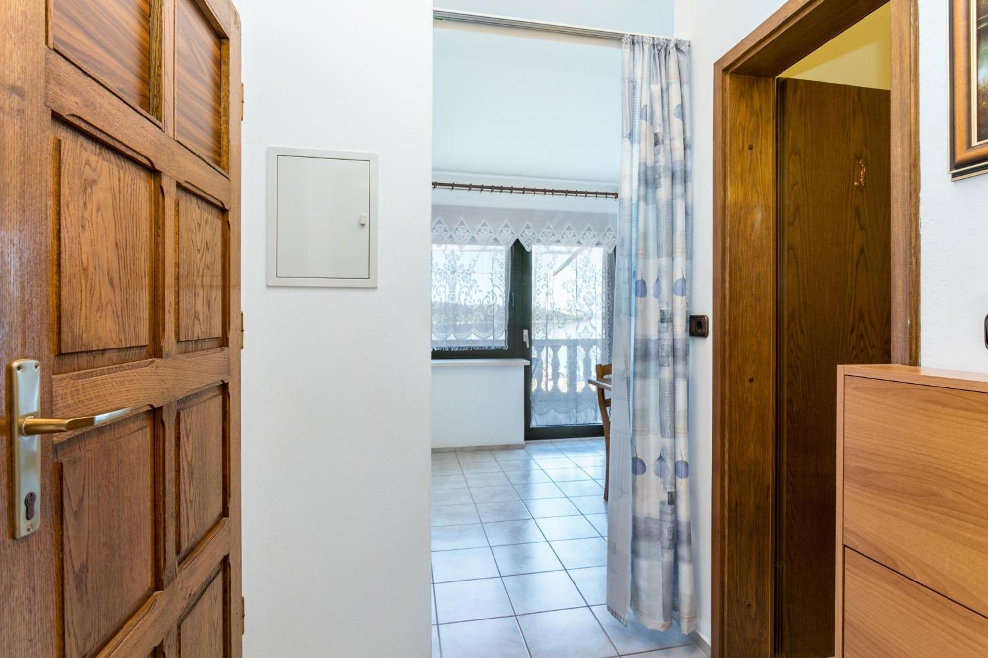 Seaside Apartments With A Swimming Pool Okrug Gornji, Ciovo - 11374 โตรกีร์ ภายนอก รูปภาพ