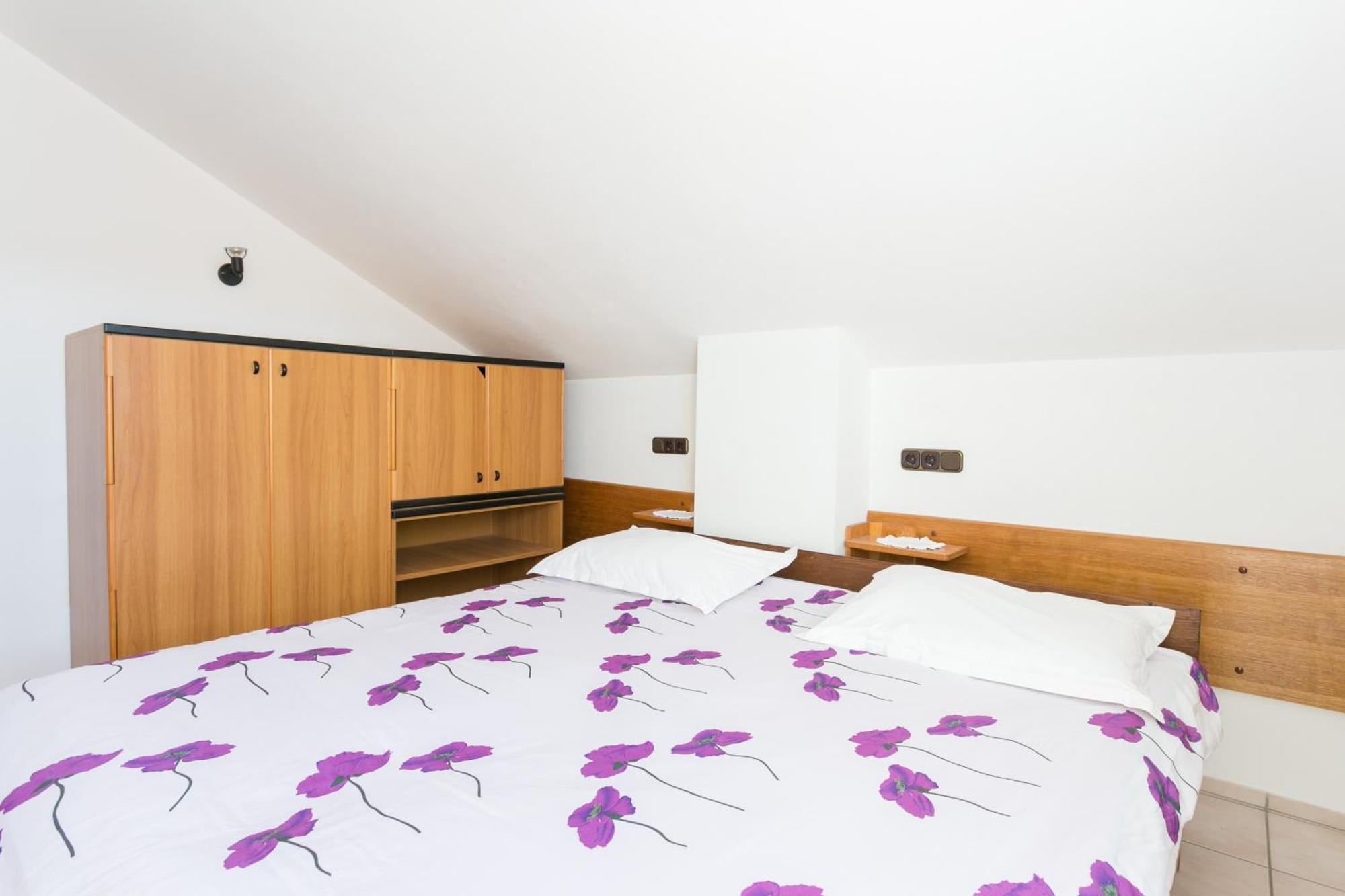 Seaside Apartments With A Swimming Pool Okrug Gornji, Ciovo - 11374 โตรกีร์ ห้อง รูปภาพ