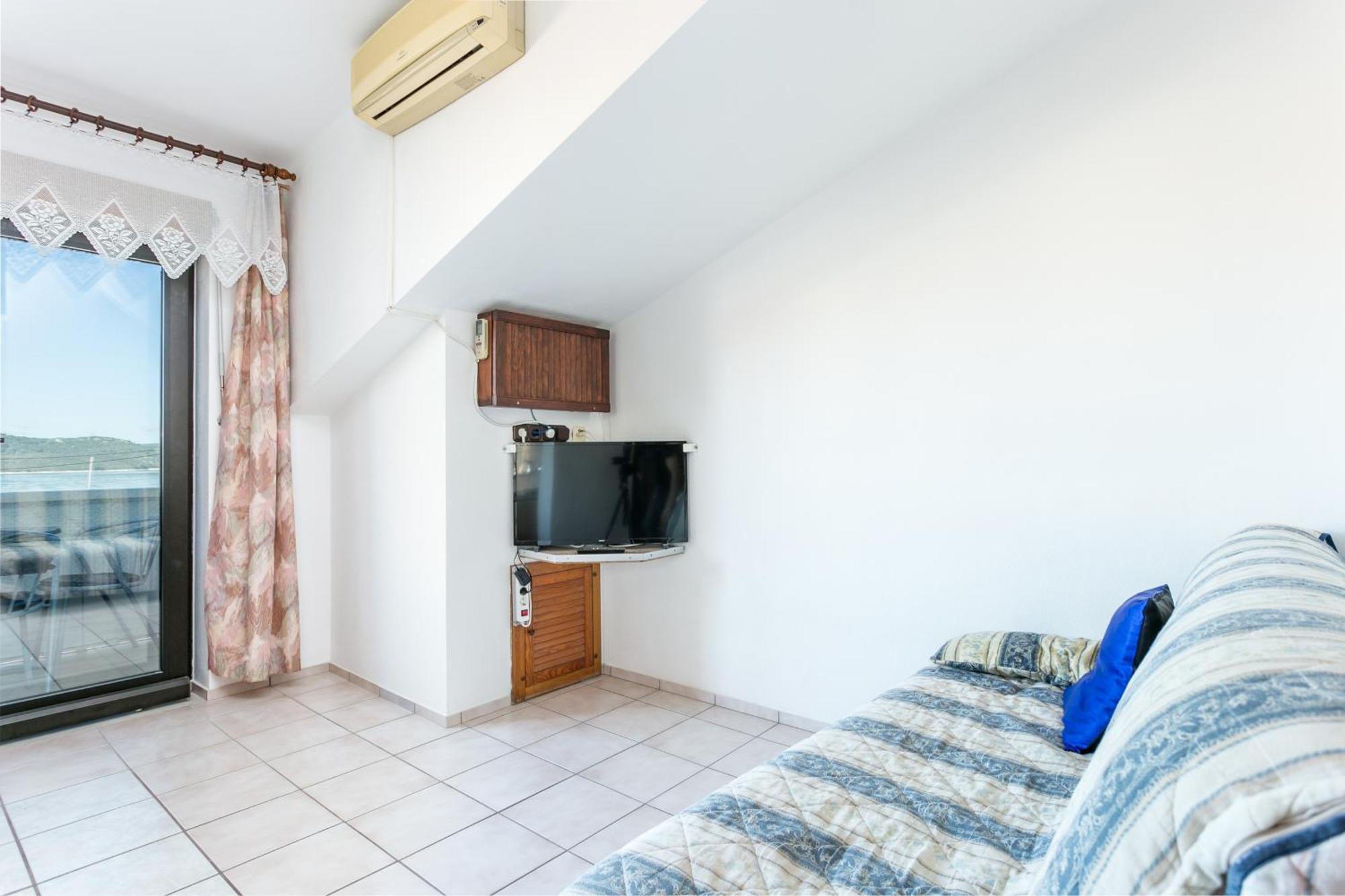 Seaside Apartments With A Swimming Pool Okrug Gornji, Ciovo - 11374 โตรกีร์ ภายนอก รูปภาพ