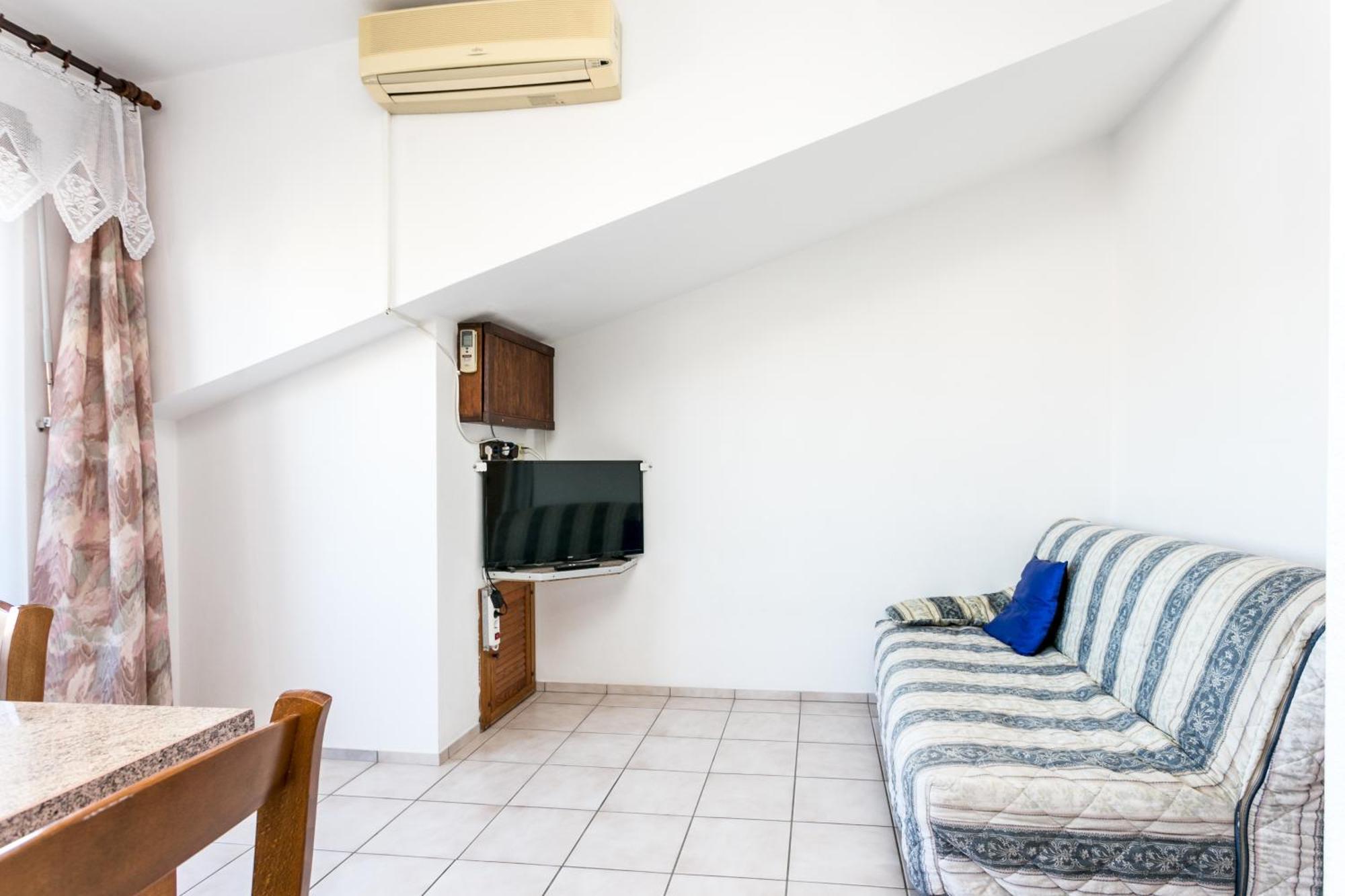 Seaside Apartments With A Swimming Pool Okrug Gornji, Ciovo - 11374 โตรกีร์ ห้อง รูปภาพ