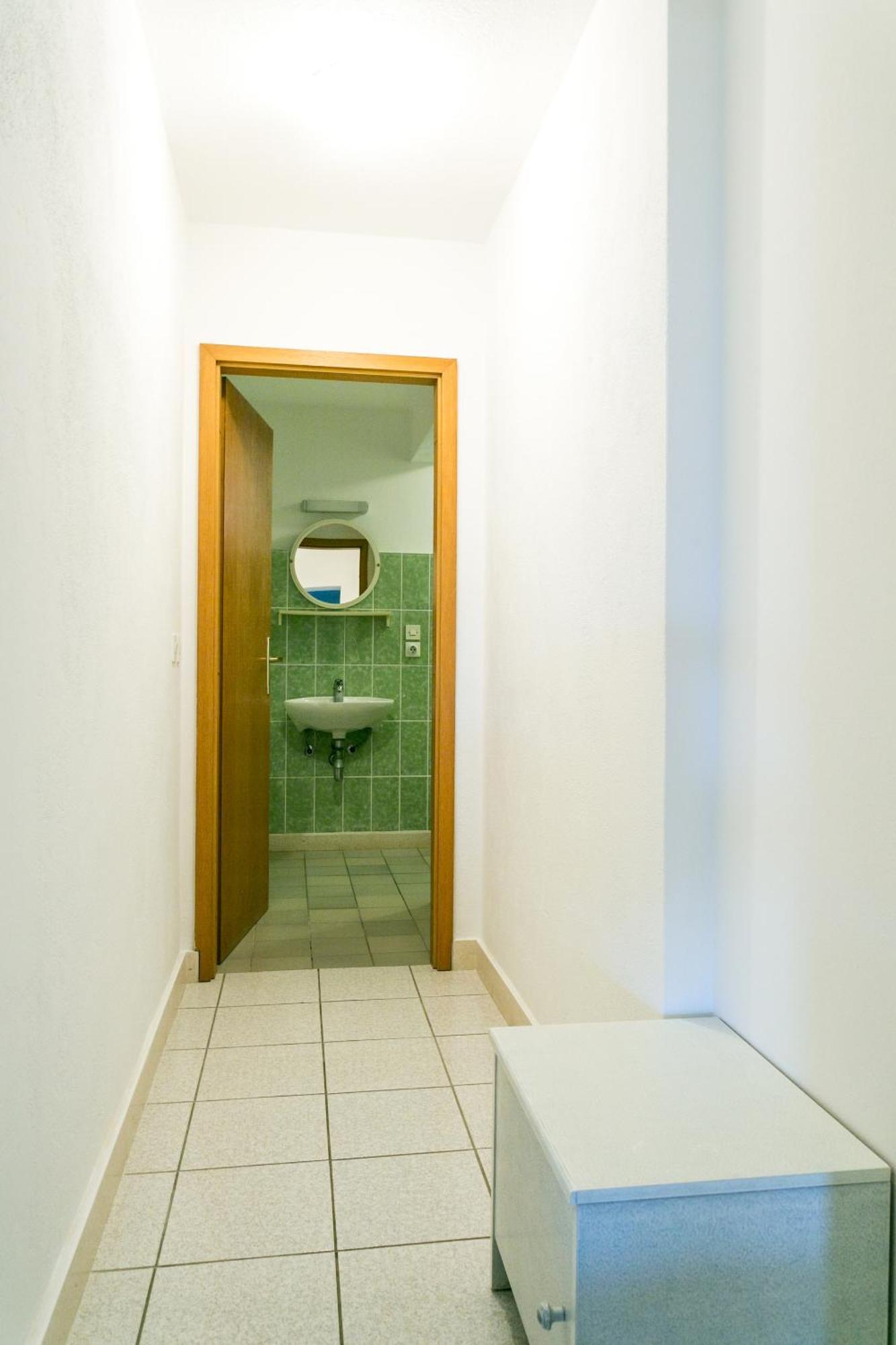 Seaside Apartments With A Swimming Pool Okrug Gornji, Ciovo - 11374 โตรกีร์ ภายนอก รูปภาพ