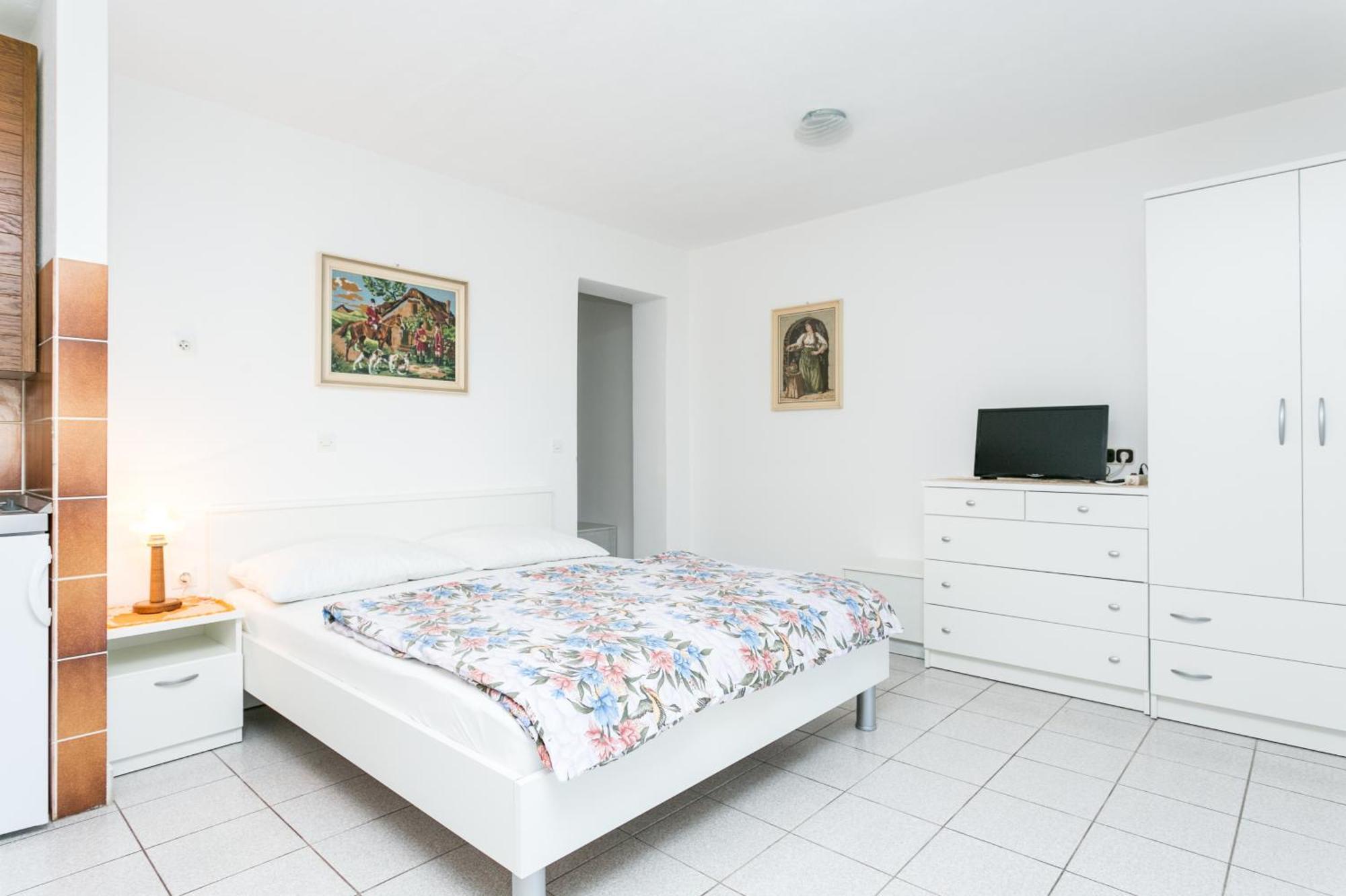 Seaside Apartments With A Swimming Pool Okrug Gornji, Ciovo - 11374 โตรกีร์ ภายนอก รูปภาพ