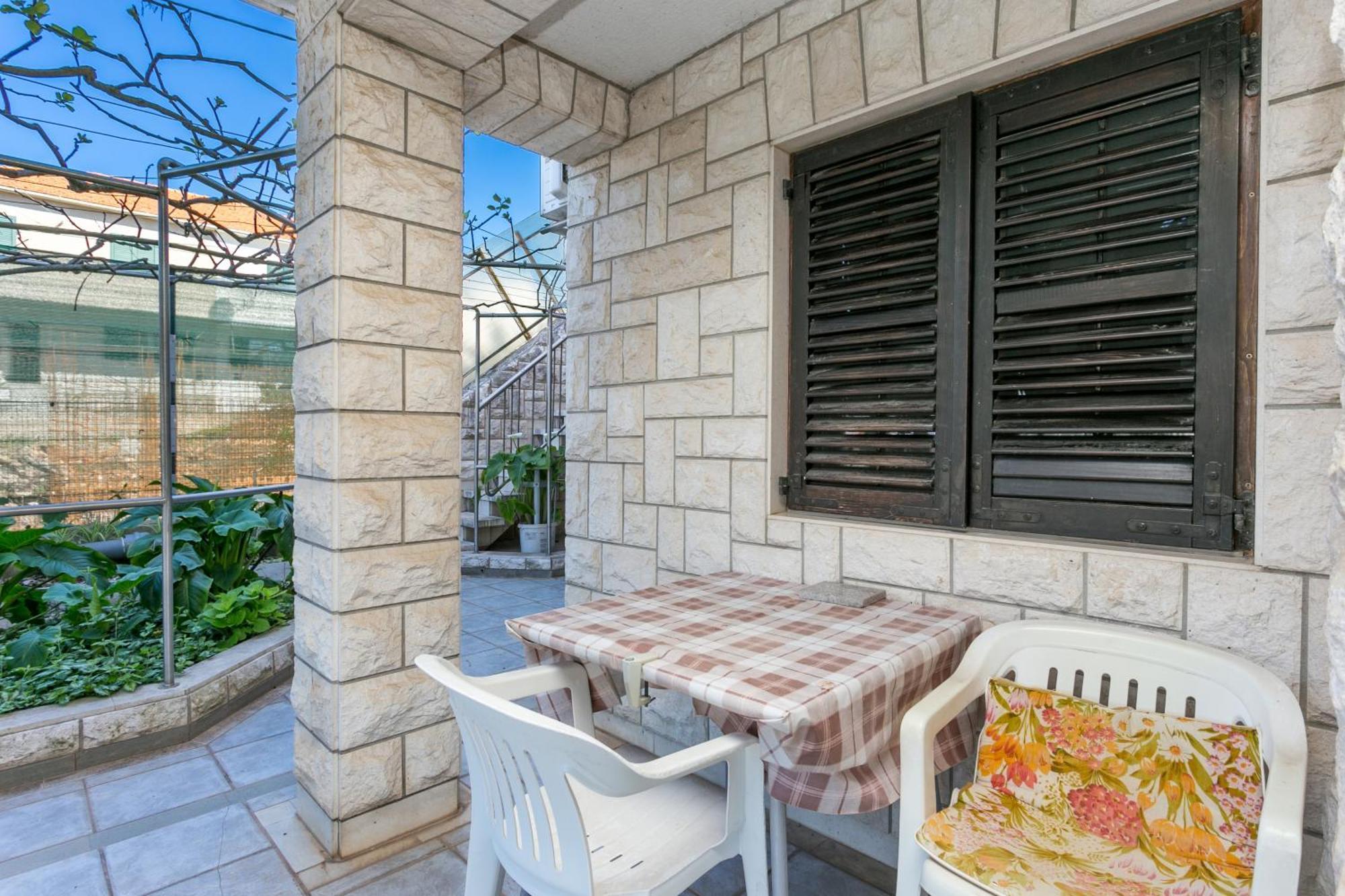 Seaside Apartments With A Swimming Pool Okrug Gornji, Ciovo - 11374 โตรกีร์ ภายนอก รูปภาพ