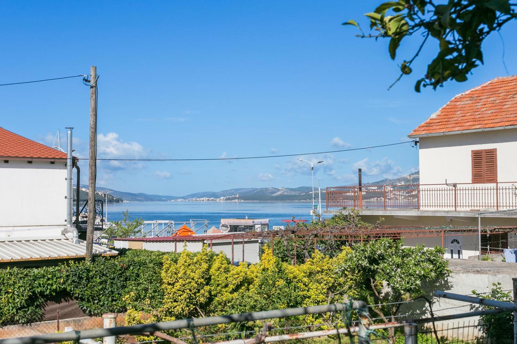 Seaside Apartments With A Swimming Pool Okrug Gornji, Ciovo - 11374 โตรกีร์ ภายนอก รูปภาพ